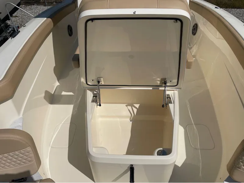 Slide: The Image of Scout 260 LXF 2025 - 25