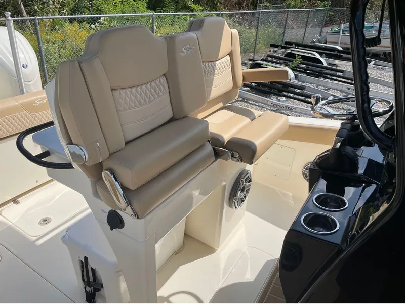 Slide: The Image of Scout 260 LXF 2025 - 4