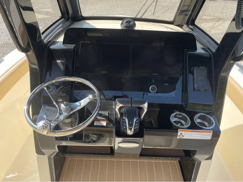 Slide: The Image of Scout 260 LXF 2025 - 7