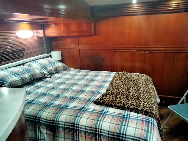 Slide: The Image of Bedroom in 1999 Carver 530 Voyager Pilothouse with plaid bedding. - 24