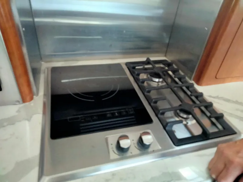 Slide: The Image of 1999 Carver 530 Voyager Pilothouse kitchen area with stove. - 14