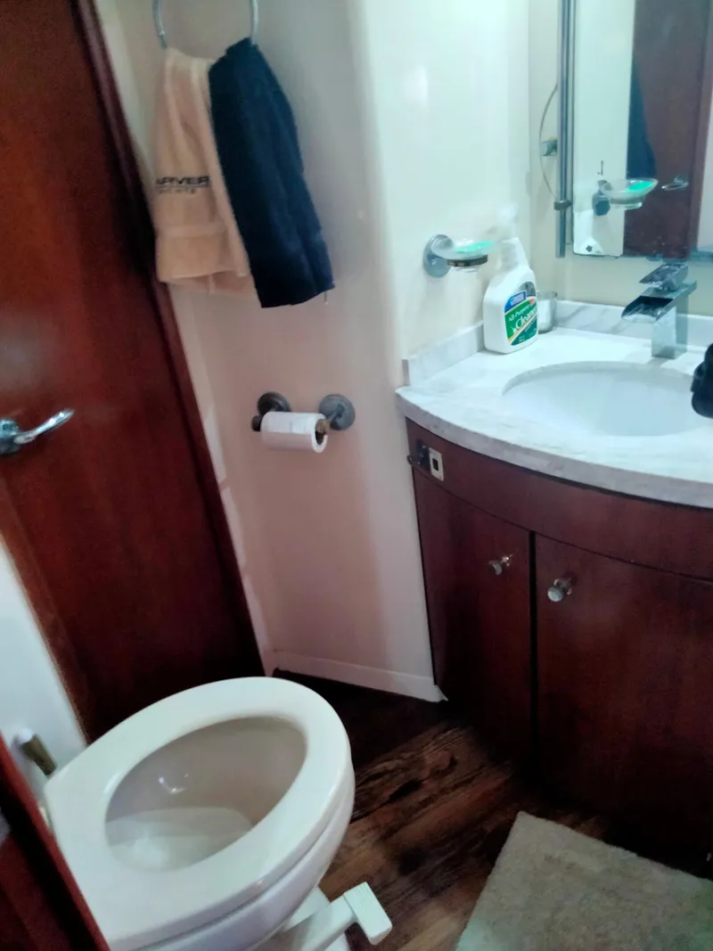 Slide: The Image of Bathroom in 1999 Carver 530 Voyager Pilothouse. - 18