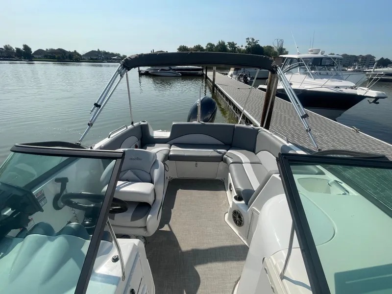 Slide: The Image of 2021 NauticStar 223 DC Deck boat interior at a dockside view. - 15