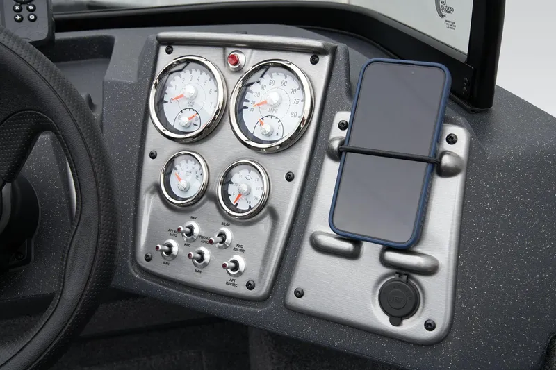 Slide: The Image of Tracker Pro Guide V-175 WT 2025 - 33