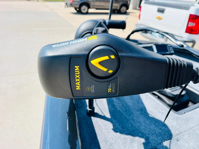 Slide: The Image of Minn Kota Maxxum trolling motor on 2025 Tracker Pro Team 175 boat. - 10