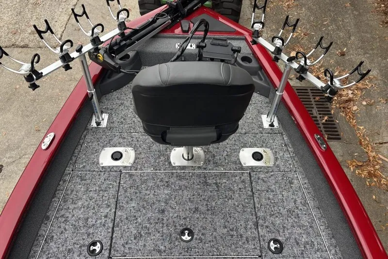 Slide: The Image of 2025 Tracker Pro Team 175 Crappie Edition boat with emissions control information. - 80