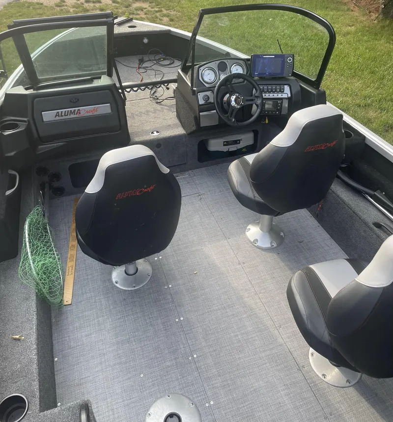 Slide: The Image of Alumacraft Competitor 165 SC 2022 - 2