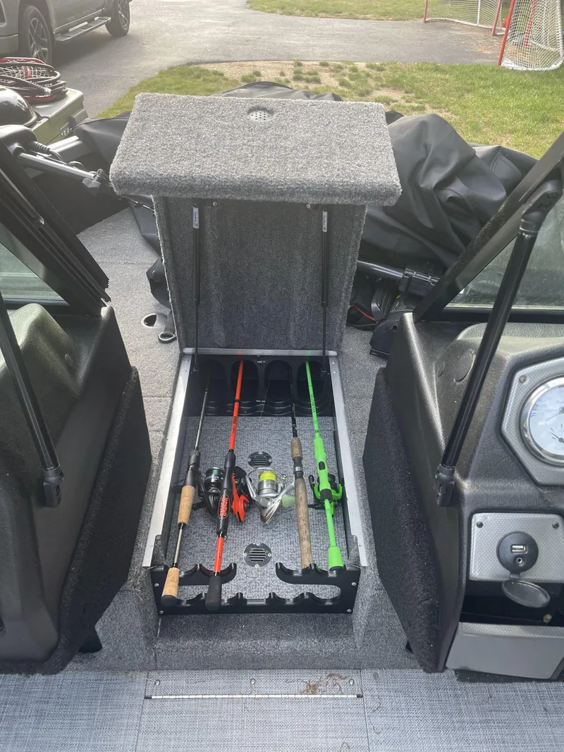 Slide: The Image of Alumacraft Competitor 165 SC 2022 - 5