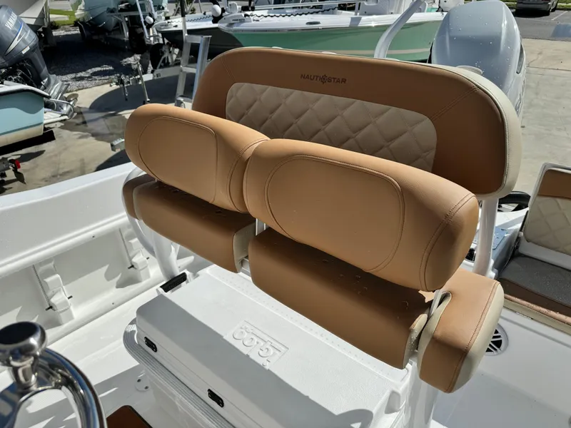 Slide: The Image of NauticStar 231 Hybrid 2025 - 22
