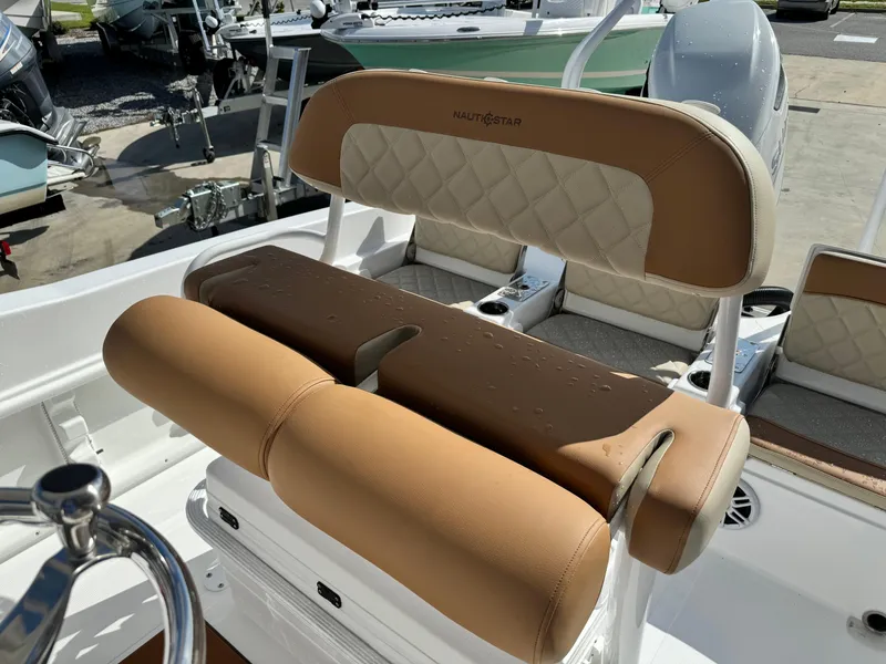 Slide: The Image of NauticStar 231 Hybrid 2025 - 23