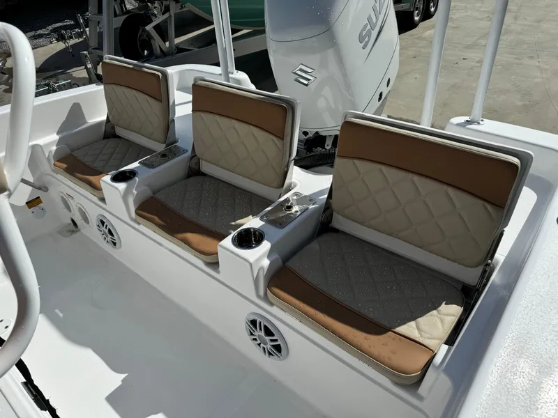 Slide: The Image of NauticStar 231 Hybrid 2025 - 24