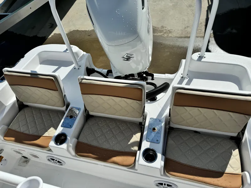 Slide: The Image of NauticStar 231 Hybrid 2025 - 25