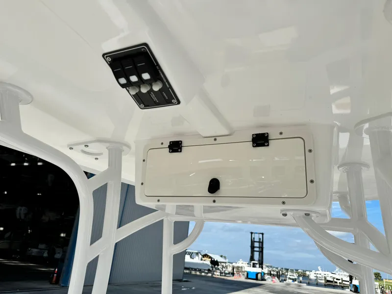 Slide: The Image of NauticStar 231 Hybrid 2025 - 28