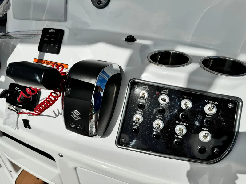 Slide: The Image of NauticStar 231 Hybrid 2025 - 29