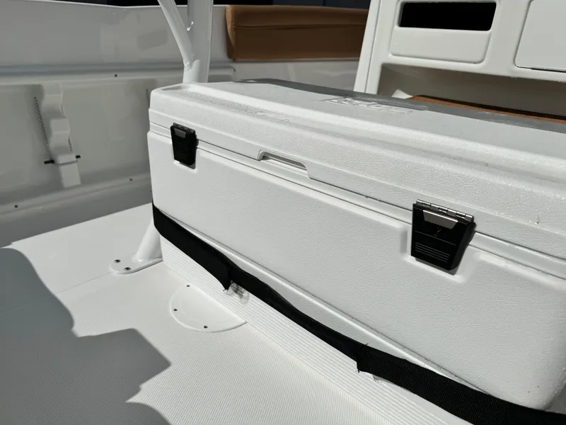 Slide: The Image of NauticStar 231 Hybrid 2025 - 30