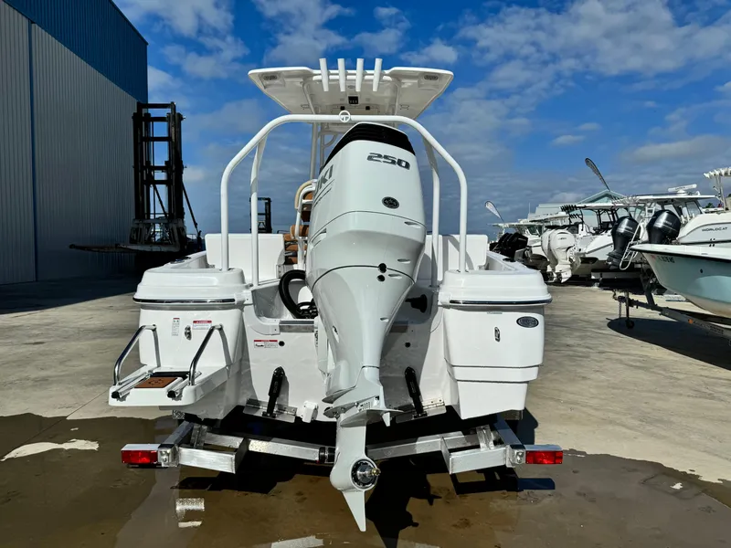 Slide: The Image of NauticStar 231 Hybrid 2025 - 4