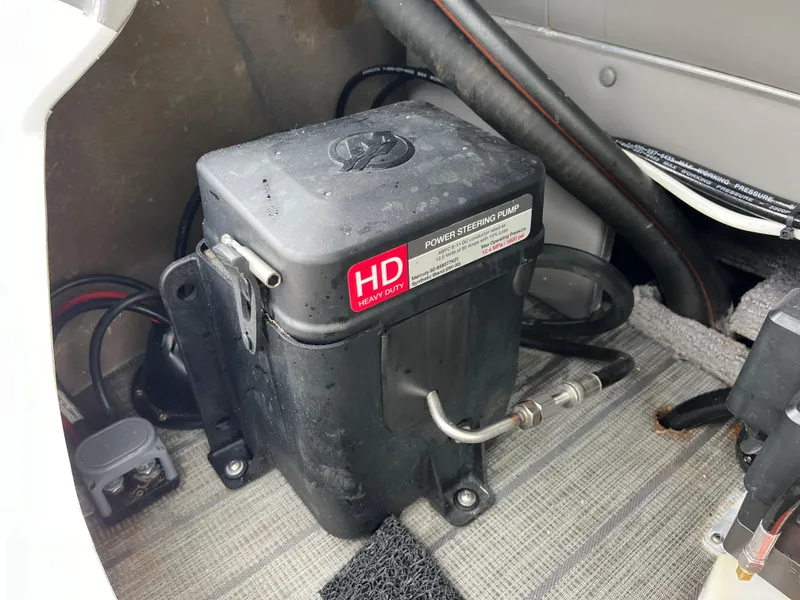 Slide: The Image of Power steering pump in 2021 Tahoe Grand Tahoe ELW boat. - 19