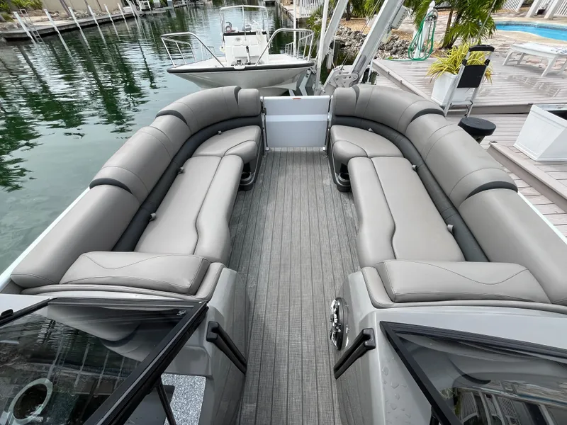 Slide: The Image of 2021 Tahoe Grand Tahoe ELW pontoon boat with spacious seating and modern design. - 23