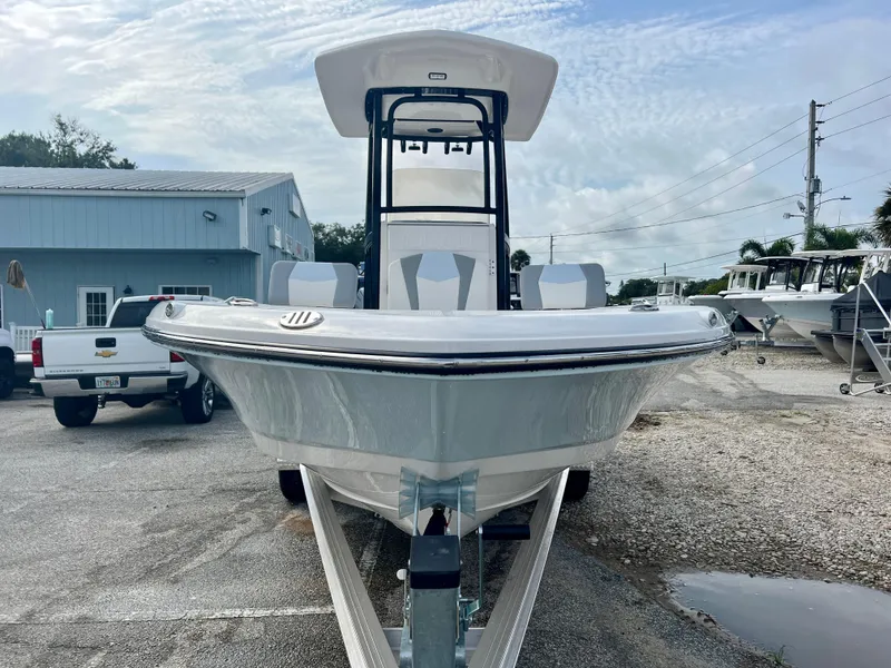 Slide: The Image of Robalo 226 Cayman 2025 - 2