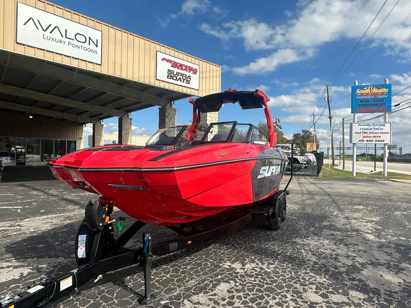 Slide: The Image of 2025 Supra SA 450 boat in vibrant red, displayed outside a dealership. - 4