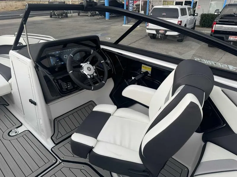 Slide: The Image of Yamaha 212 SE 2022 - 11