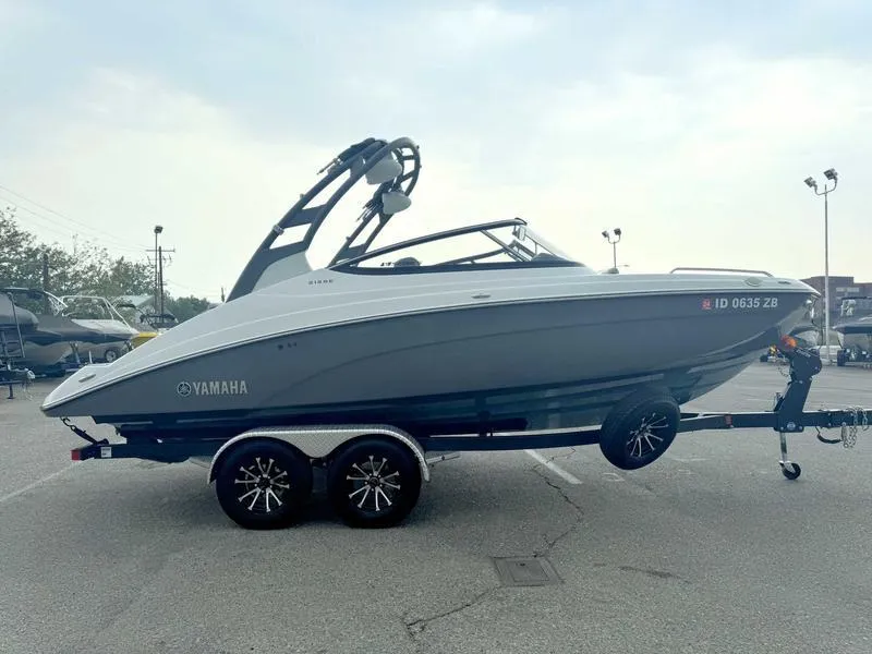 Slide: The Image of Yamaha 212 SE 2022 - 5