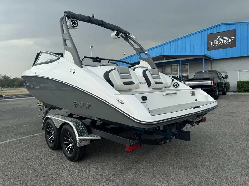 Slide: The Image of Yamaha 212 SE 2022 - 6