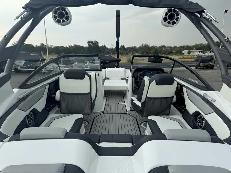 Slide: The Image of Yamaha 212 SE 2022 - 8