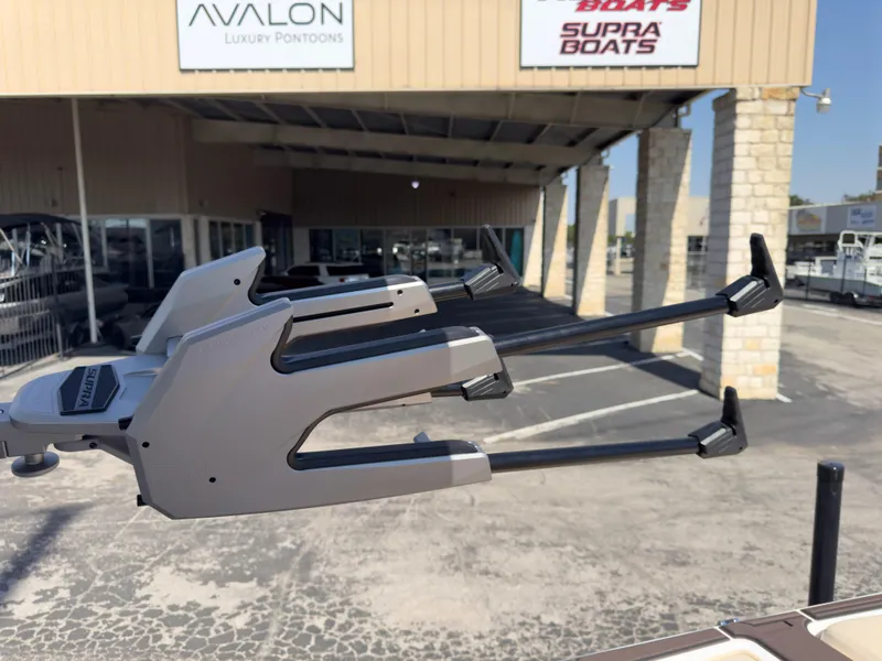 Slide: The Image of 2025 Supra SL 550 boat accessory at dealership, showcasing modern design and functionality. - 33