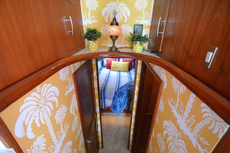 Slide: The Image of Ocean Yachts 48 Cockpit Motor Yacht 1995 - 48