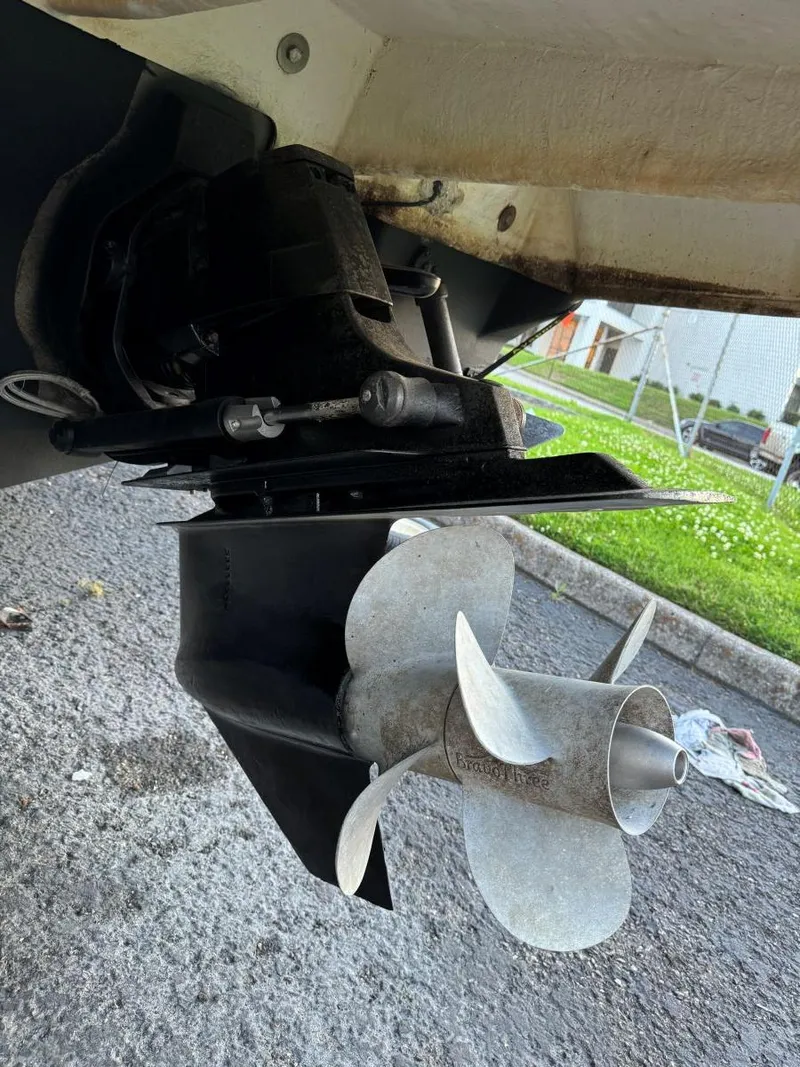 Slide: The Image of Close-up of 2006 Sea Ray 280 Sundancer boat propeller and stern drive. - 43