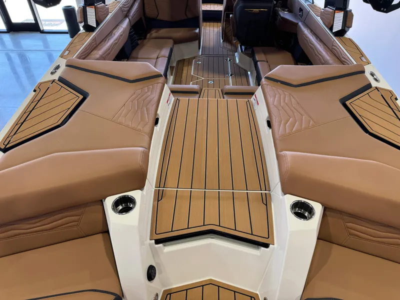 Slide: The Image of Nautique Super Air Nautique G23 2025 - 8