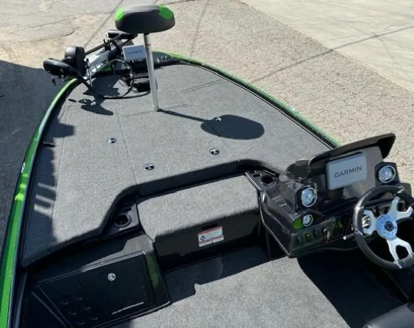 Slide: The Image of 2025 Nitro Z18 Pro boat interior with Garmin navigation system. - 6