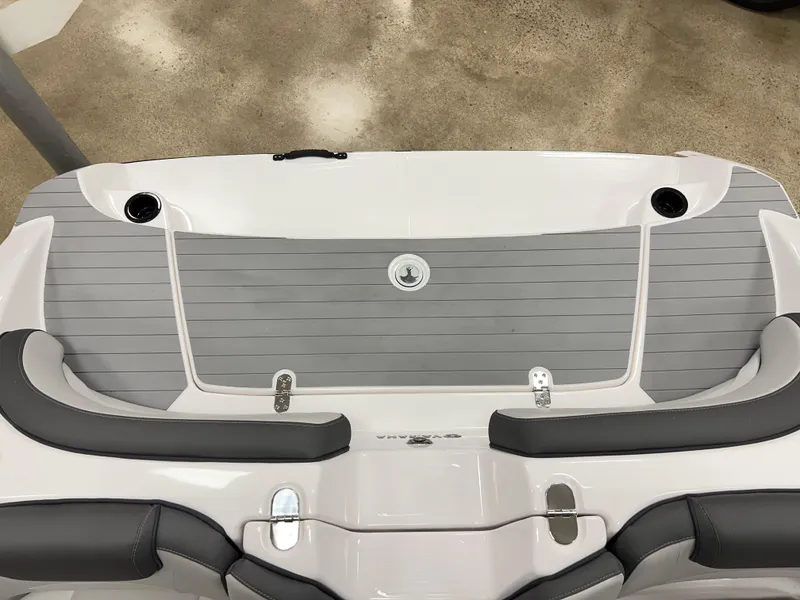 Slide: The Image of 2025 Yamaha Boats AR190 swim platform with gray decking and cup holders. - 4