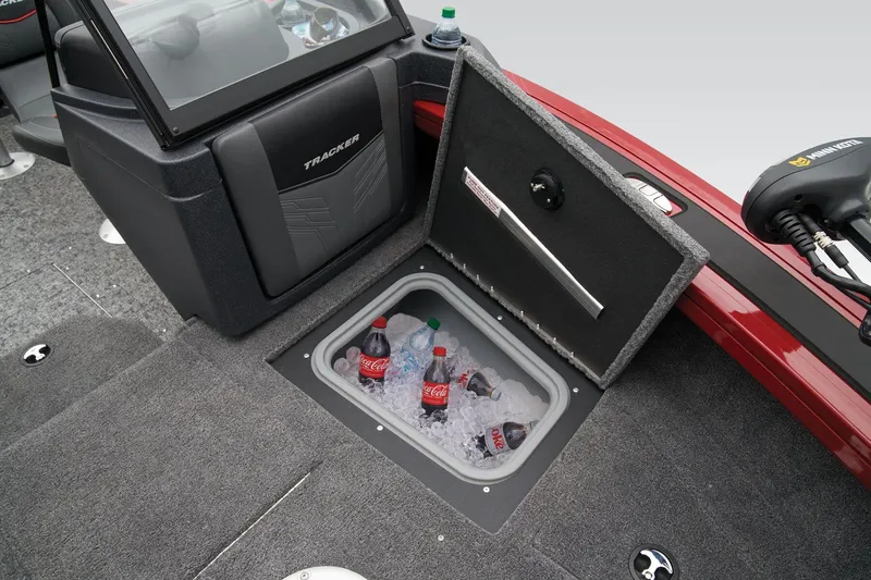 Slide: The Image of Tracker Targa V-19 Combo 2025 - 25