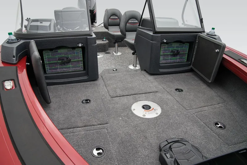 Slide: The Image of Tracker Targa V-19 Combo 2025 - 26