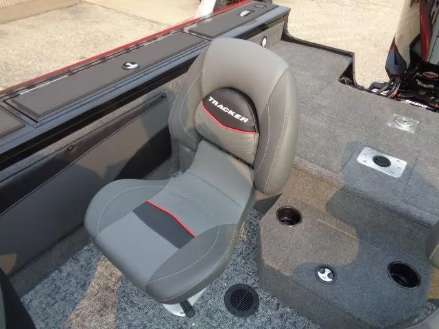 Slide: The Image of 2025 Tracker Targa V-19 WT boat seat with gray upholstery and red accents. - 14