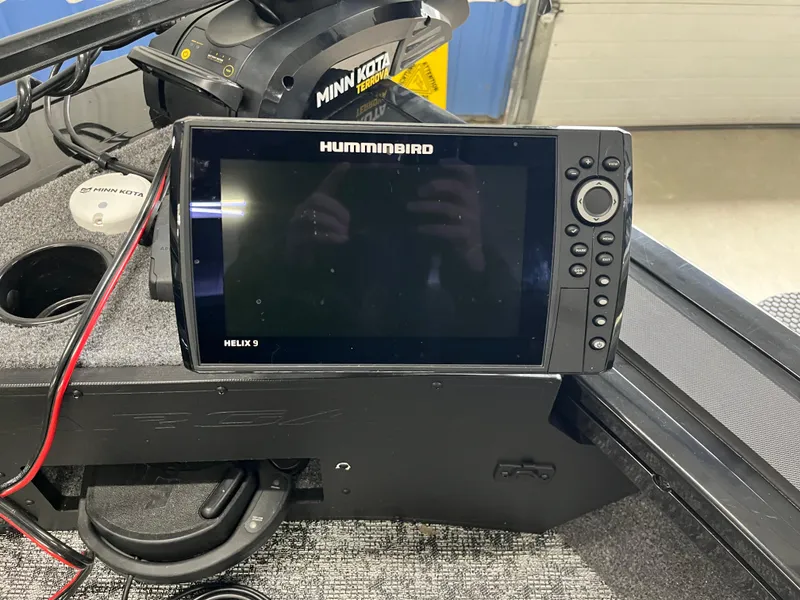 Slide: The Image of 2025 Tracker Targa V-19 Combo boat with Humminbird Helix 9 fish finder and Minn Kota trolling motor. - 8