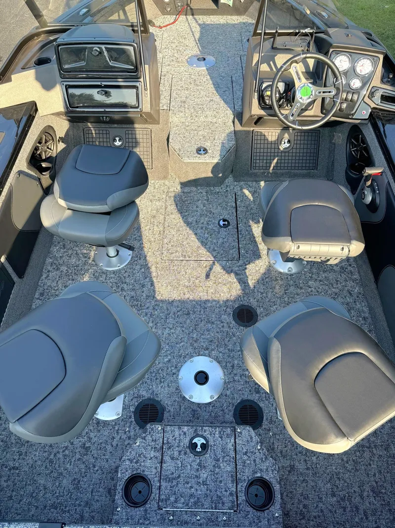 Slide: The Image of 2025 Tracker Targa V-19 Combo boat interior with four seats and steering console. - 3