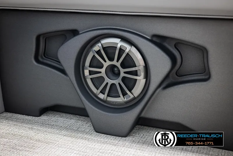 Slide: The Image of Avalon VEN RF 2025 speaker system with sleek design and modern aesthetics. - 37