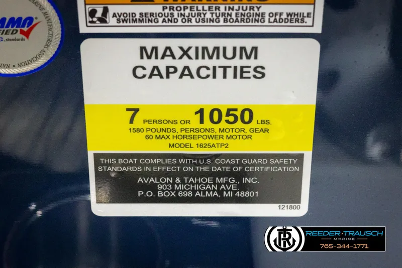 Slide: The Image of Maximum capacity label for Avalon VEN RF 2025 boat, 7 persons or 1050 lbs. - 44