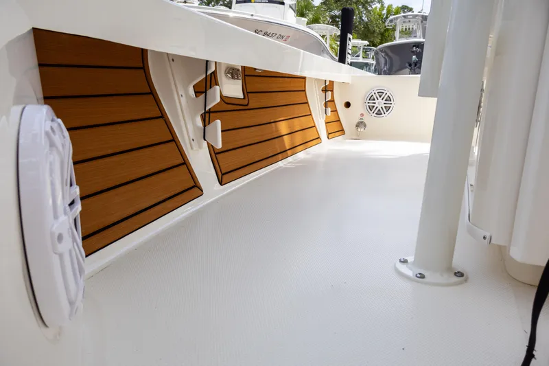 Slide: The Image of 2025 Pathfinder 2200 TRS boat interior with wood accents and white flooring. - 23