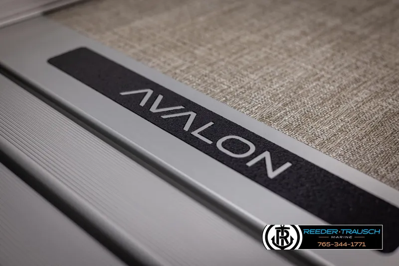 Slide: The Image of Avalon VEN RF 2025 logo on textured surface, Reeder-Trausch Marine branding visible. - 43