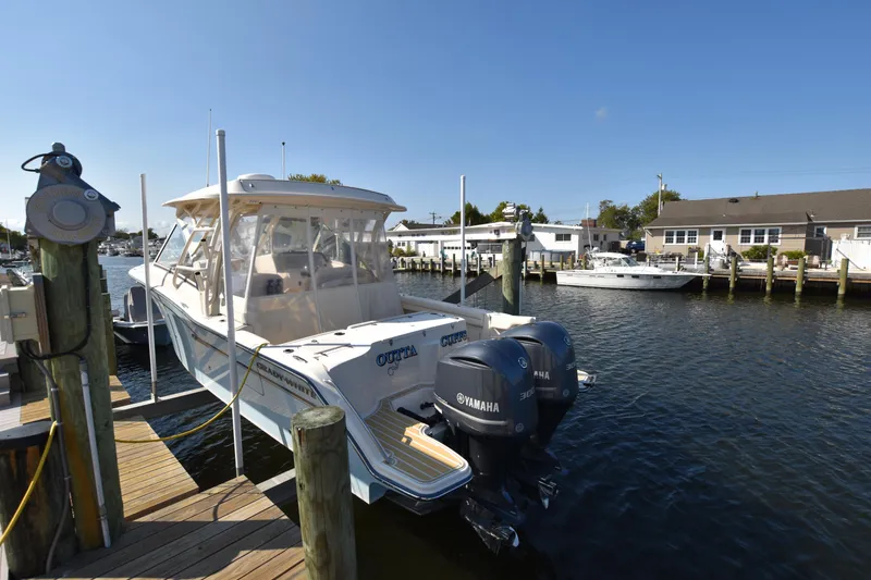Slide: The Image of 2019 Grady-White Freedom 325 boat docked with Yamaha engines. - 4