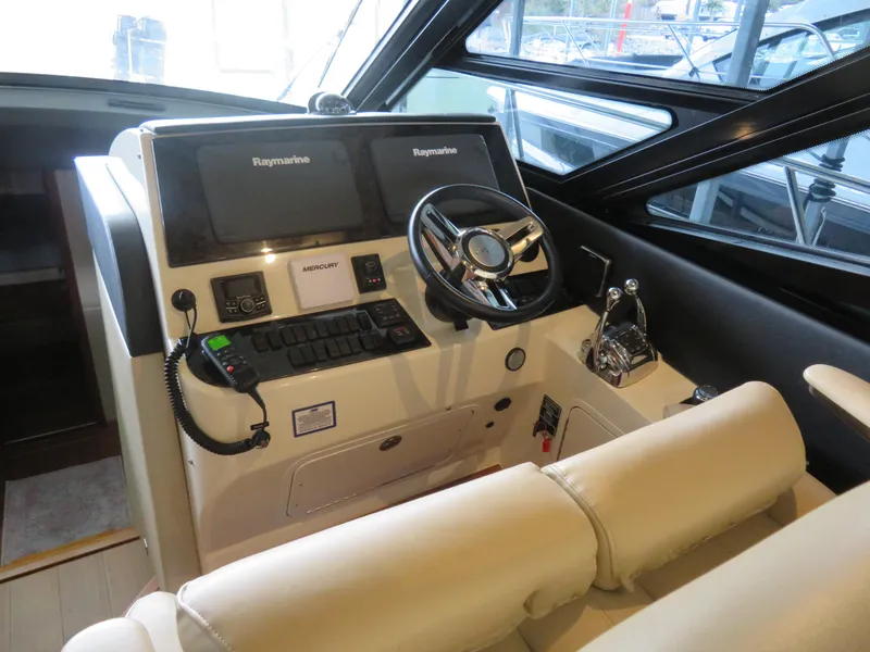 Slide: The Image of Sea Ray 470 Sundancer 2015 - 4