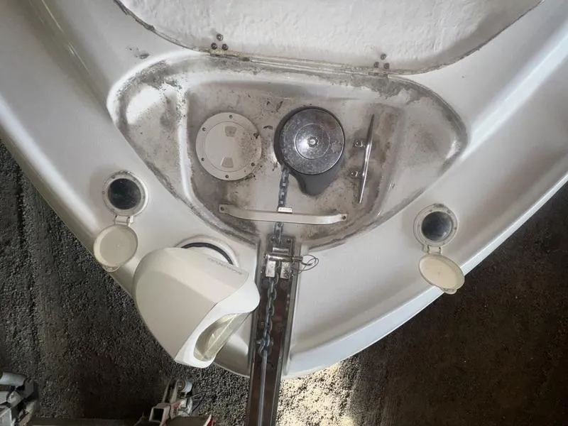 Slide: The Image of 2005 Four Winns 298 Vista boat anchor and deck details. - 15