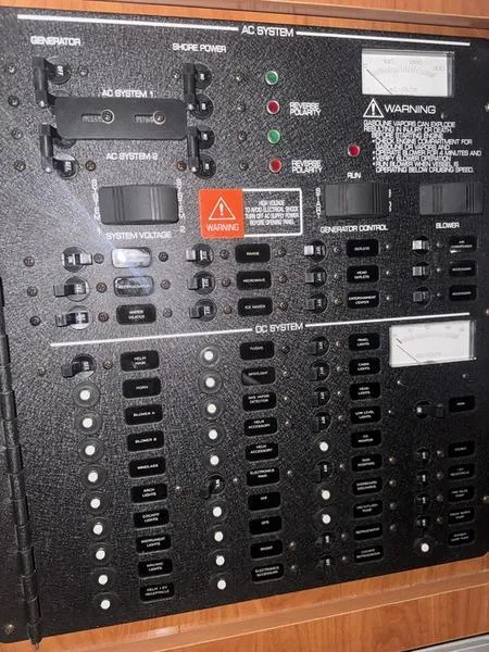 Slide: The Image of Electrical panel of a 2005 Four Winns 298 Vista boat. - 26