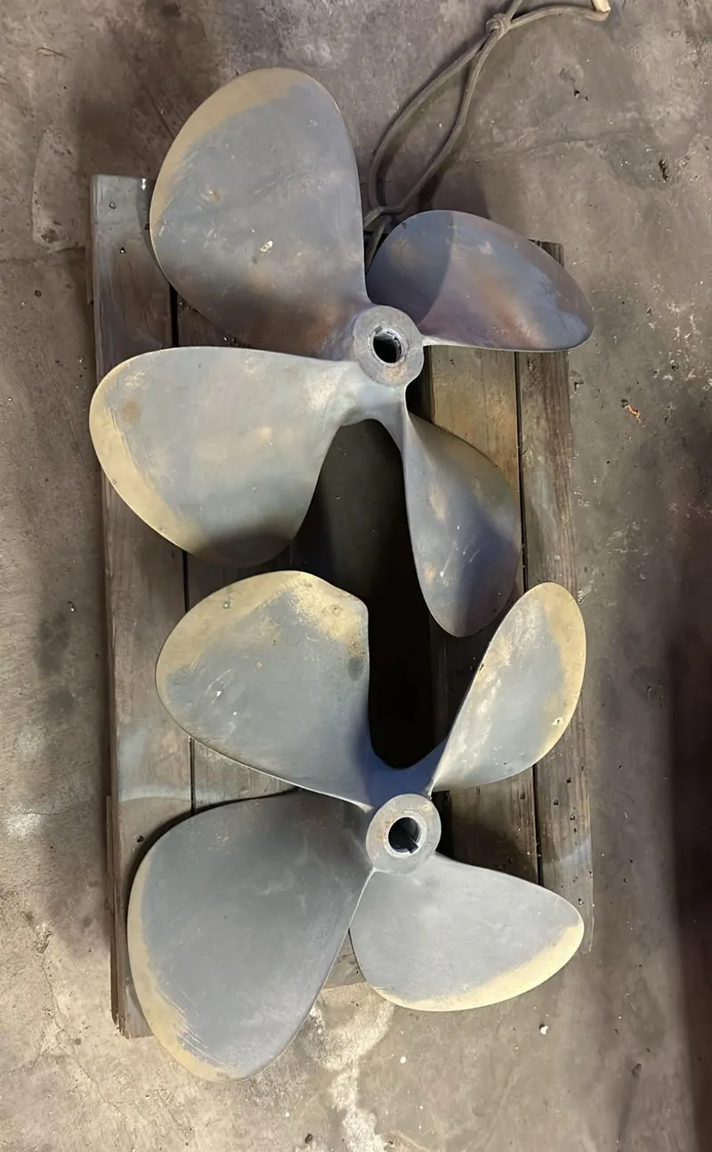 Slide: The Image of Carver Californian 48 1989 - 81