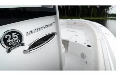 Slide: The Image of Sea Hunt Ultra 265 SE 2023 - 6
