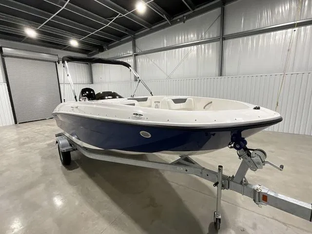 Slide: The Image of Bayliner Element E18 2025 - 10